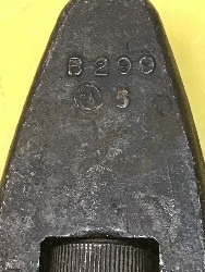 195687