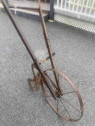 435940