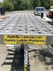 441743