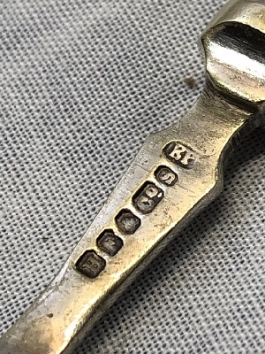 532389