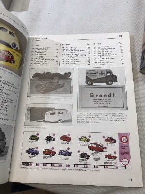 537943