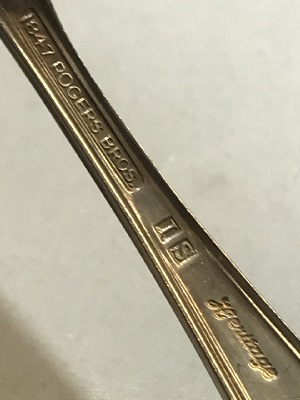 541696