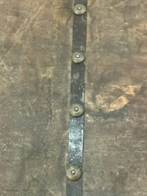 542875
