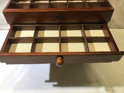 542983