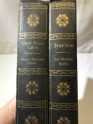 543056