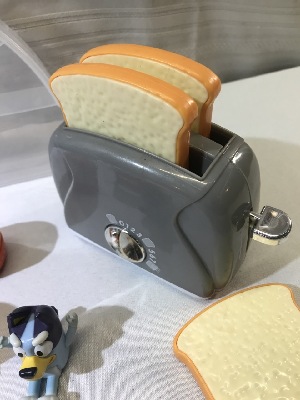 543299