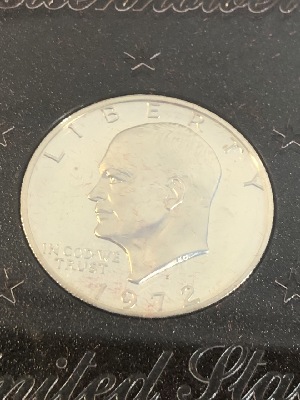 543697