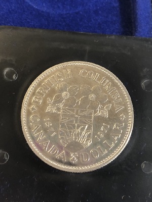 543702