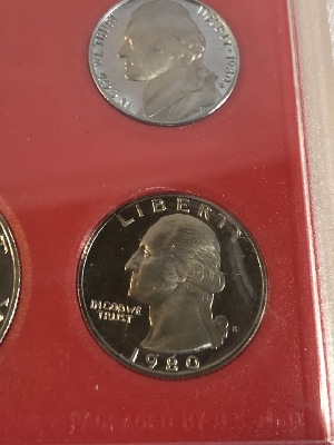 543713