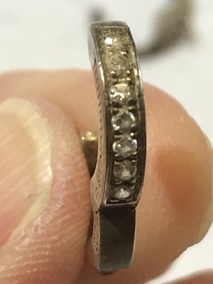 543729