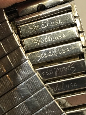 543811