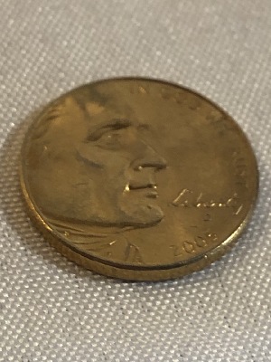 543825