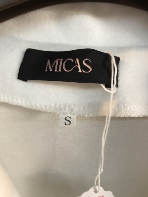 543996
