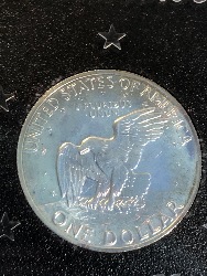 543699