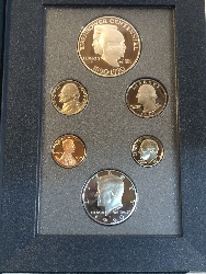 543705