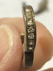 543729