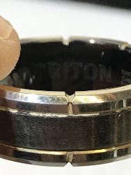 543766