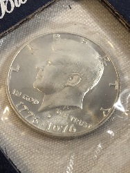 543767