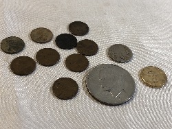 543818