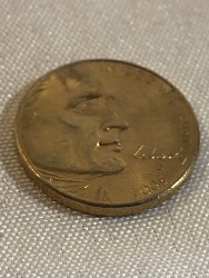 543825