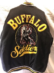 543969