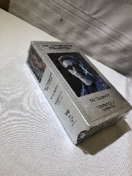 544318