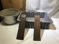 544702