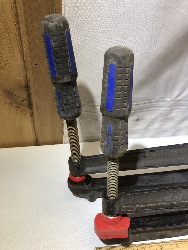 546913
