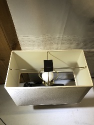 546943