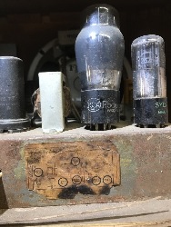 547300
