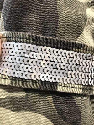 548945