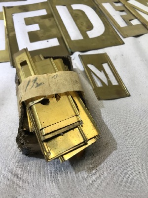 553619