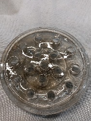 553600