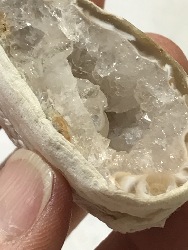 553681