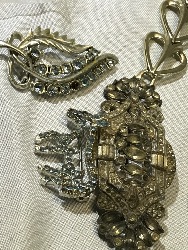 553705