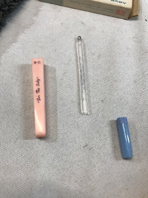 555607