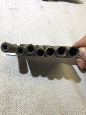 555916
