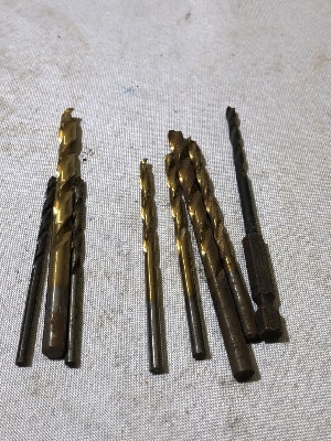 556027