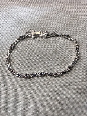 556105