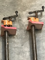 554777