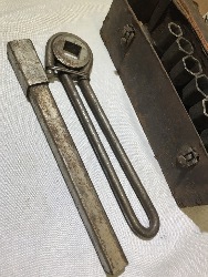 555496
