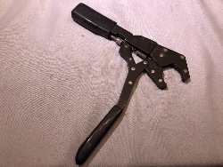 555833