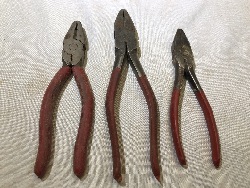 555897