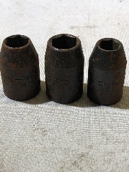 555923