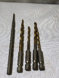 556022