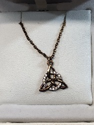 556073
