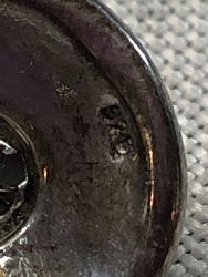 556090