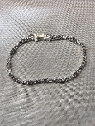 556105