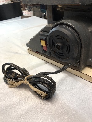 556733