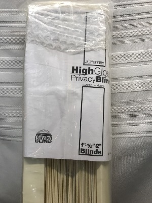 556799